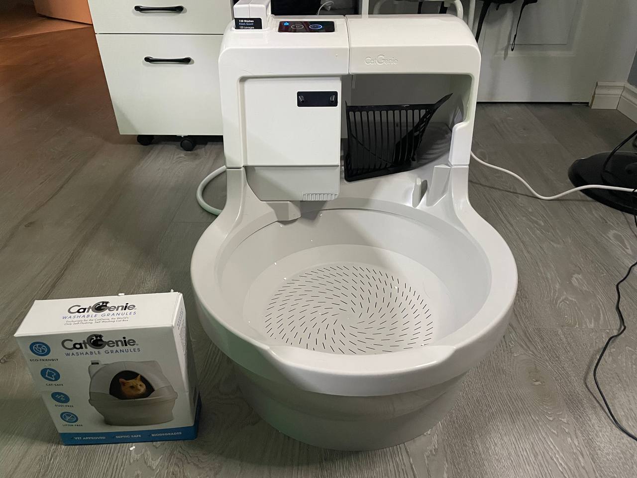 Cat Genie A.I. litter box without granules