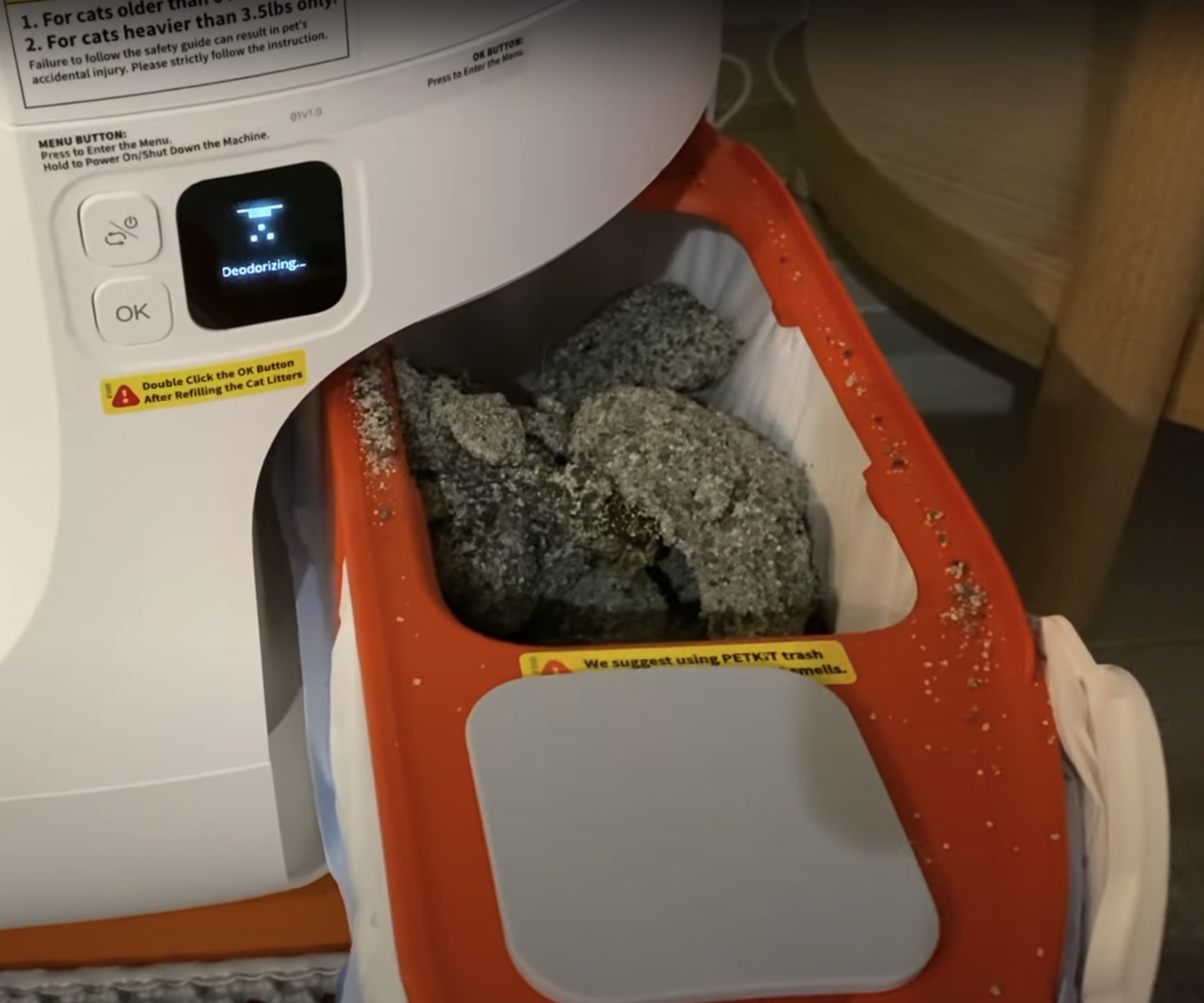 Cleaning up Petkit Pura Max automatic litter box