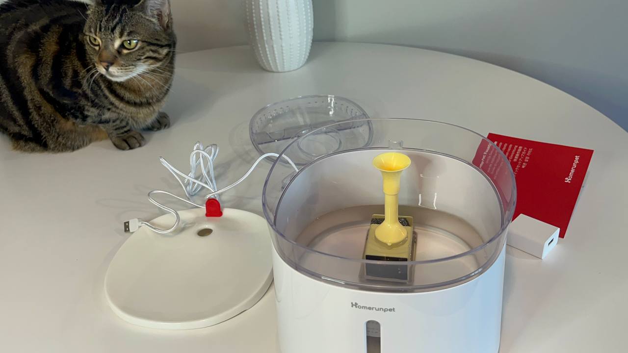 Checking materials of Homerunpet Cat Water Fountain